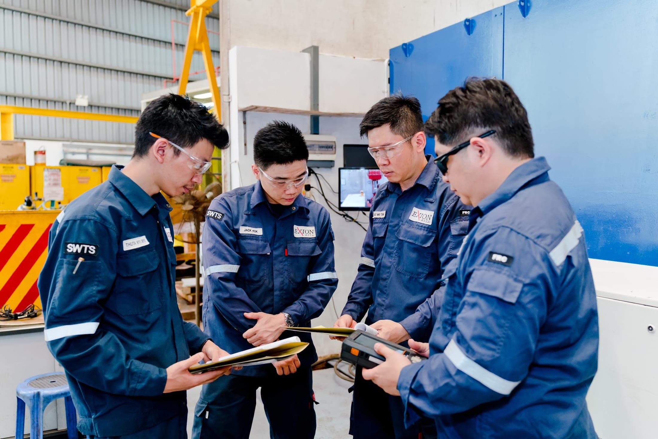 Exion field service engineers reviewing a job briefing together